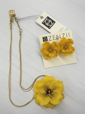 Flower Necklace with Resin Petals in Yellow